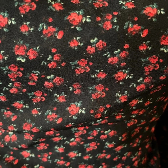 One Clothing Ditsy Long Sleeve Smocked Crop Top - Picture 8 of 11